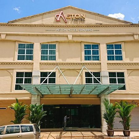 Aeton Hotel Nilai Esterno foto