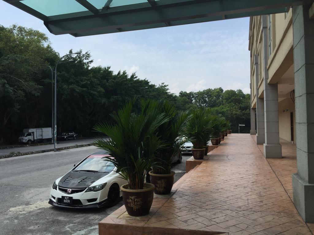 Aeton Hotel Nilai Esterno foto