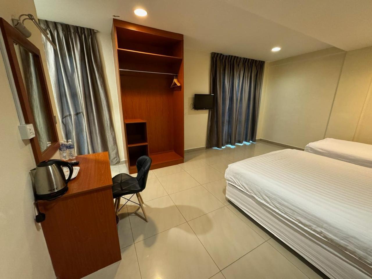 Aeton Hotel Nilai Esterno foto