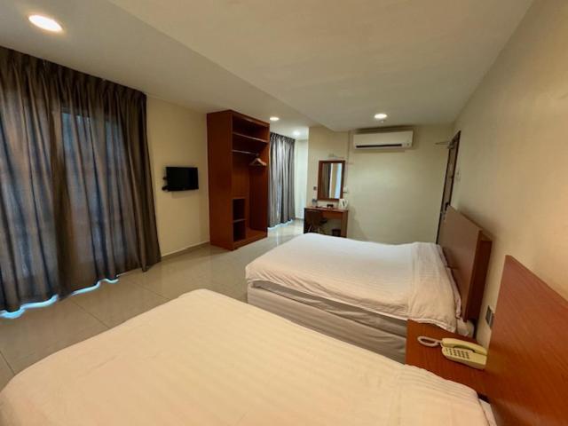 Aeton Hotel Nilai Esterno foto