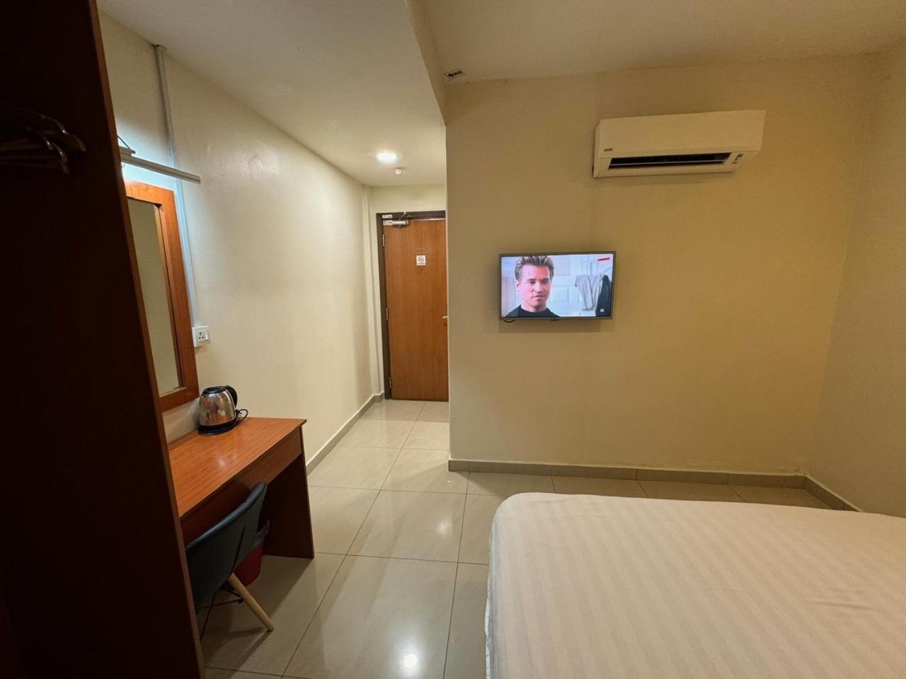 Aeton Hotel Nilai Esterno foto