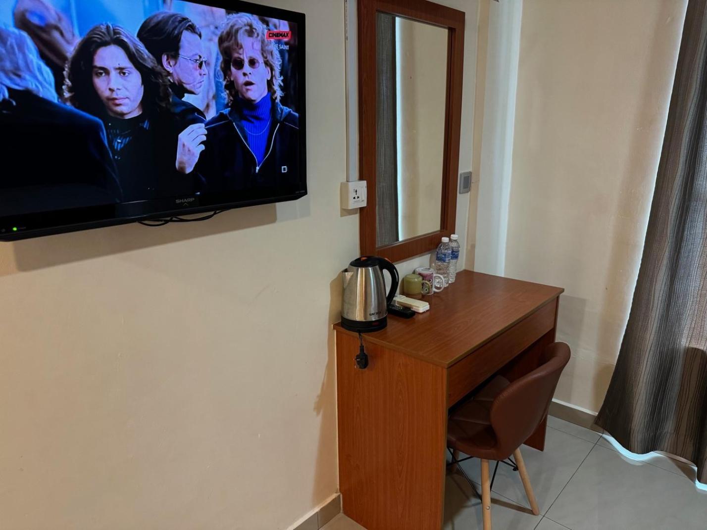 Aeton Hotel Nilai Esterno foto