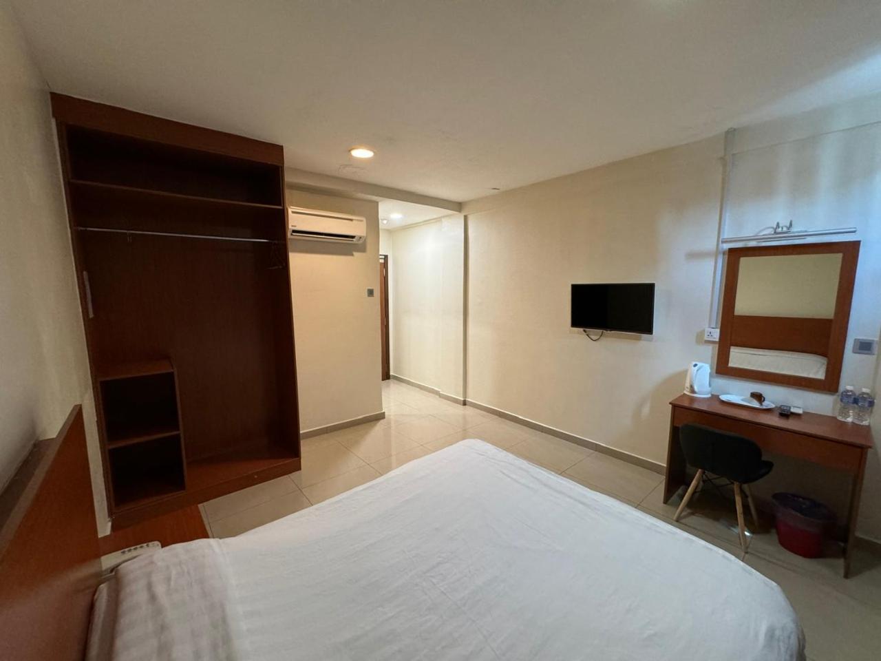 Aeton Hotel Nilai Esterno foto