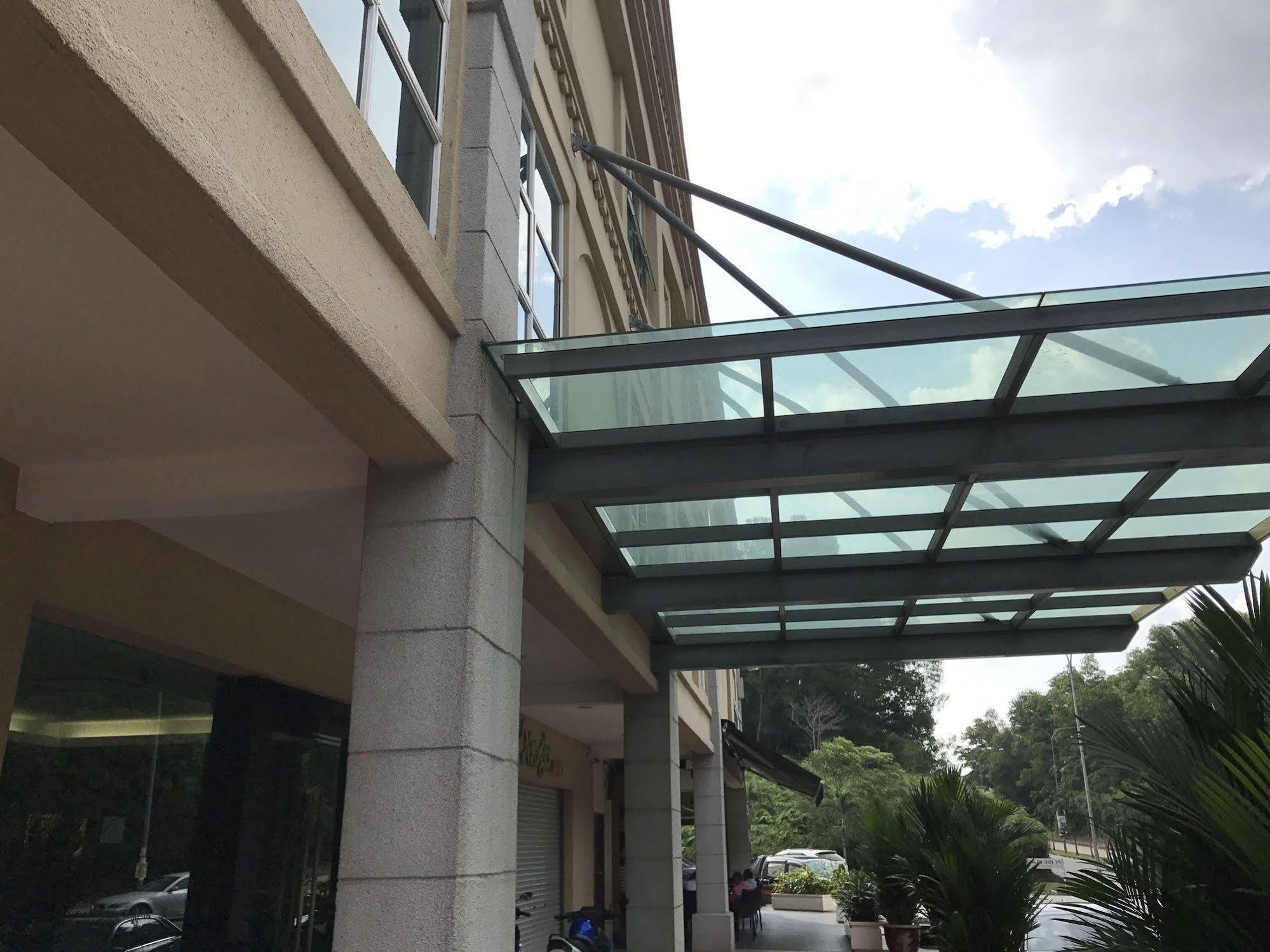 Aeton Hotel Nilai Esterno foto