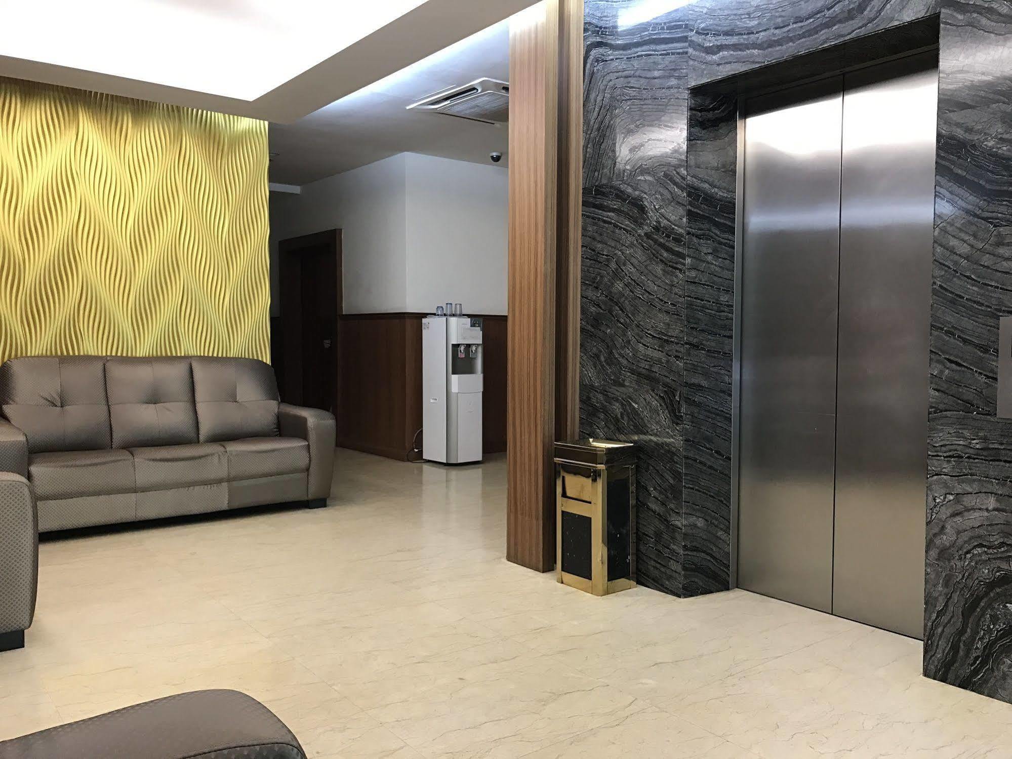 Aeton Hotel Nilai Esterno foto