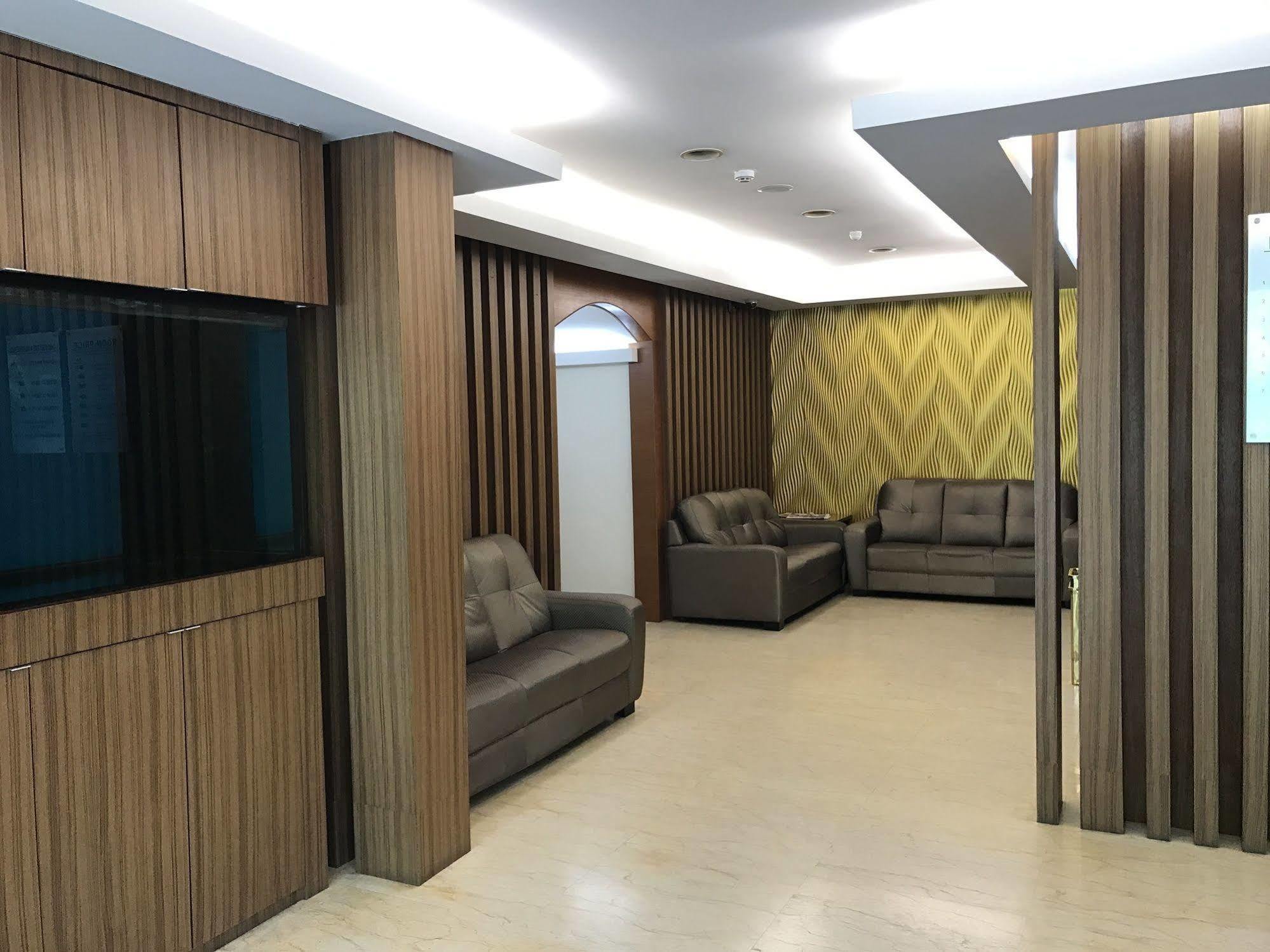 Aeton Hotel Nilai Esterno foto
