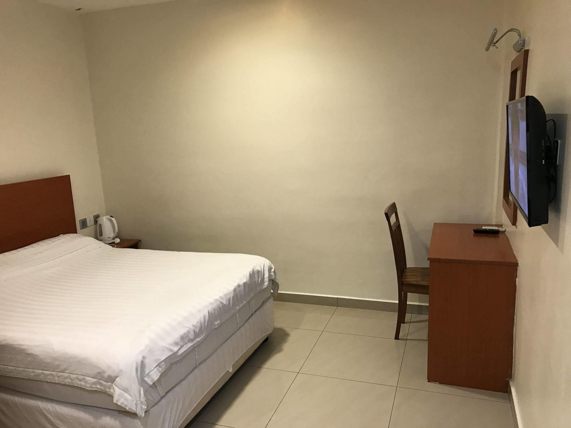Aeton Hotel Nilai Esterno foto