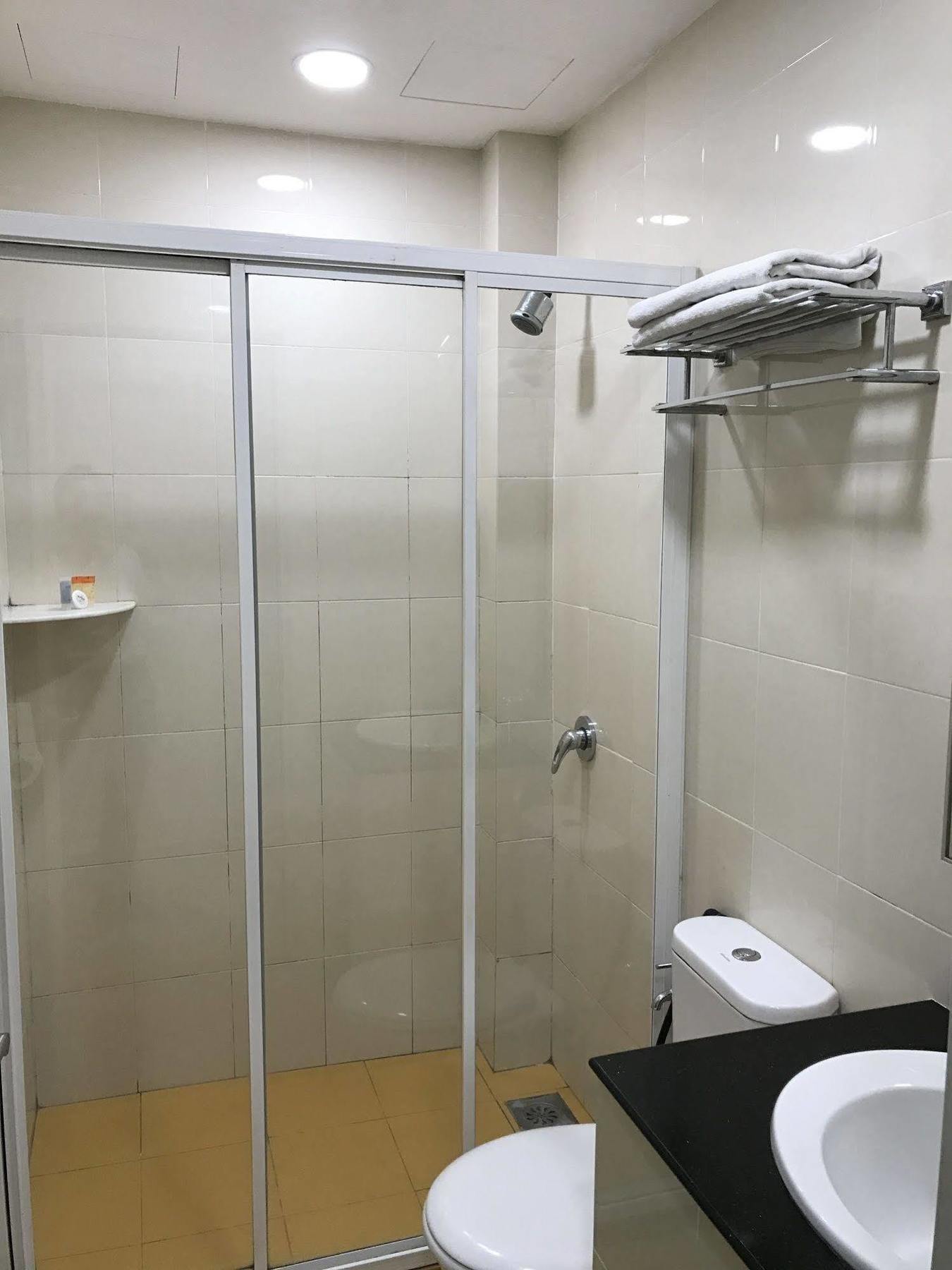 Aeton Hotel Nilai Esterno foto
