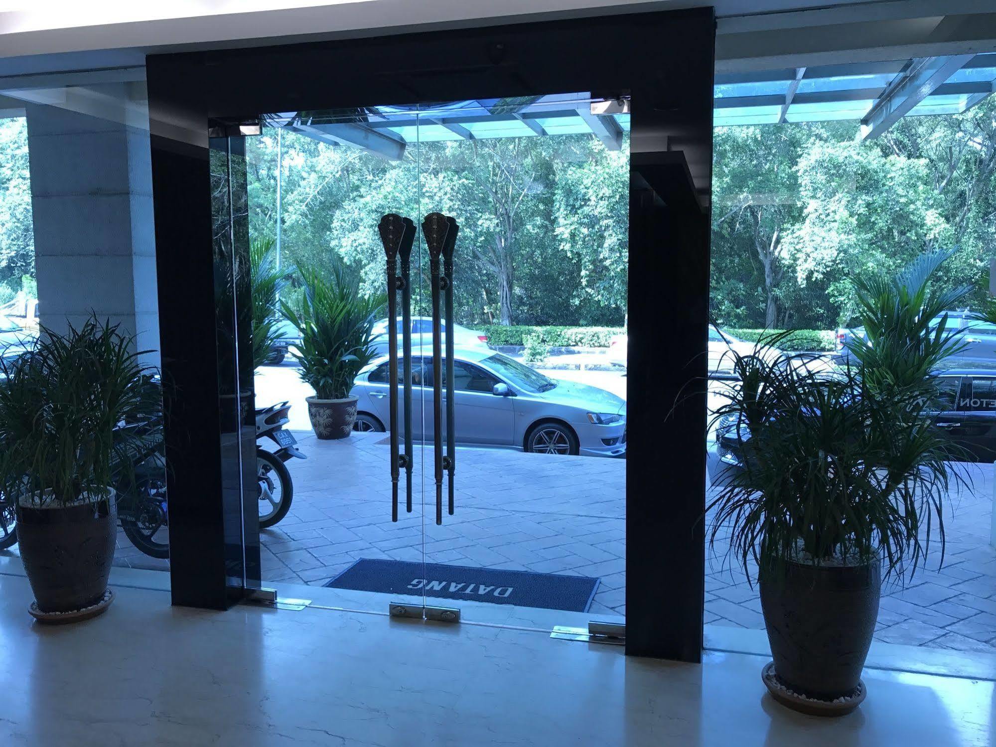 Aeton Hotel Nilai Esterno foto