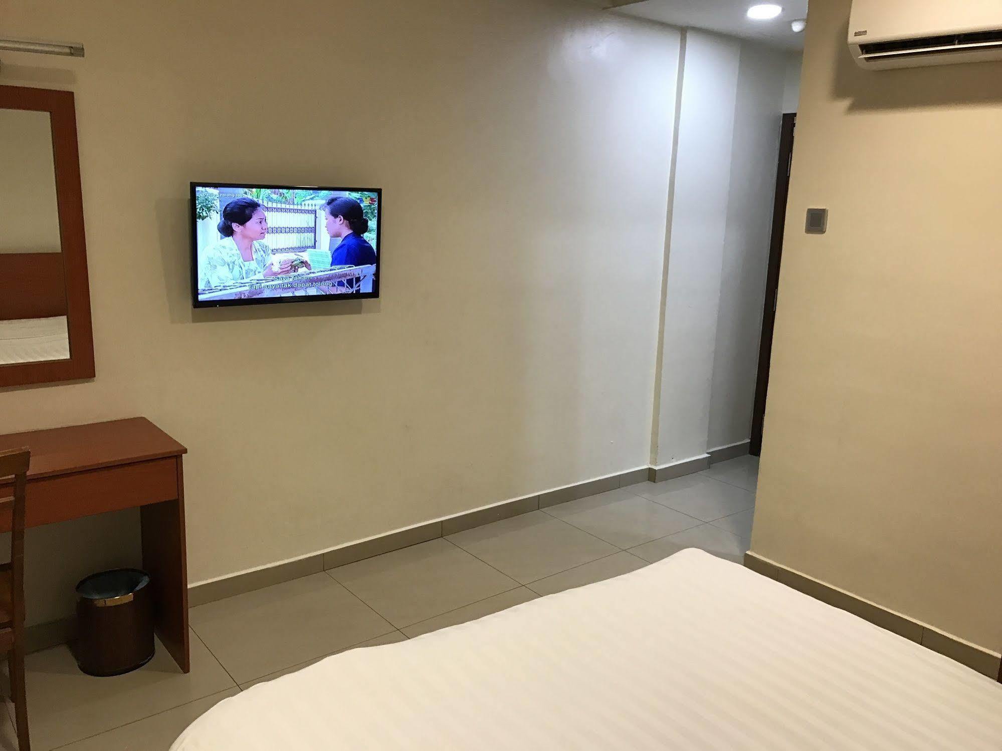 Aeton Hotel Nilai Esterno foto